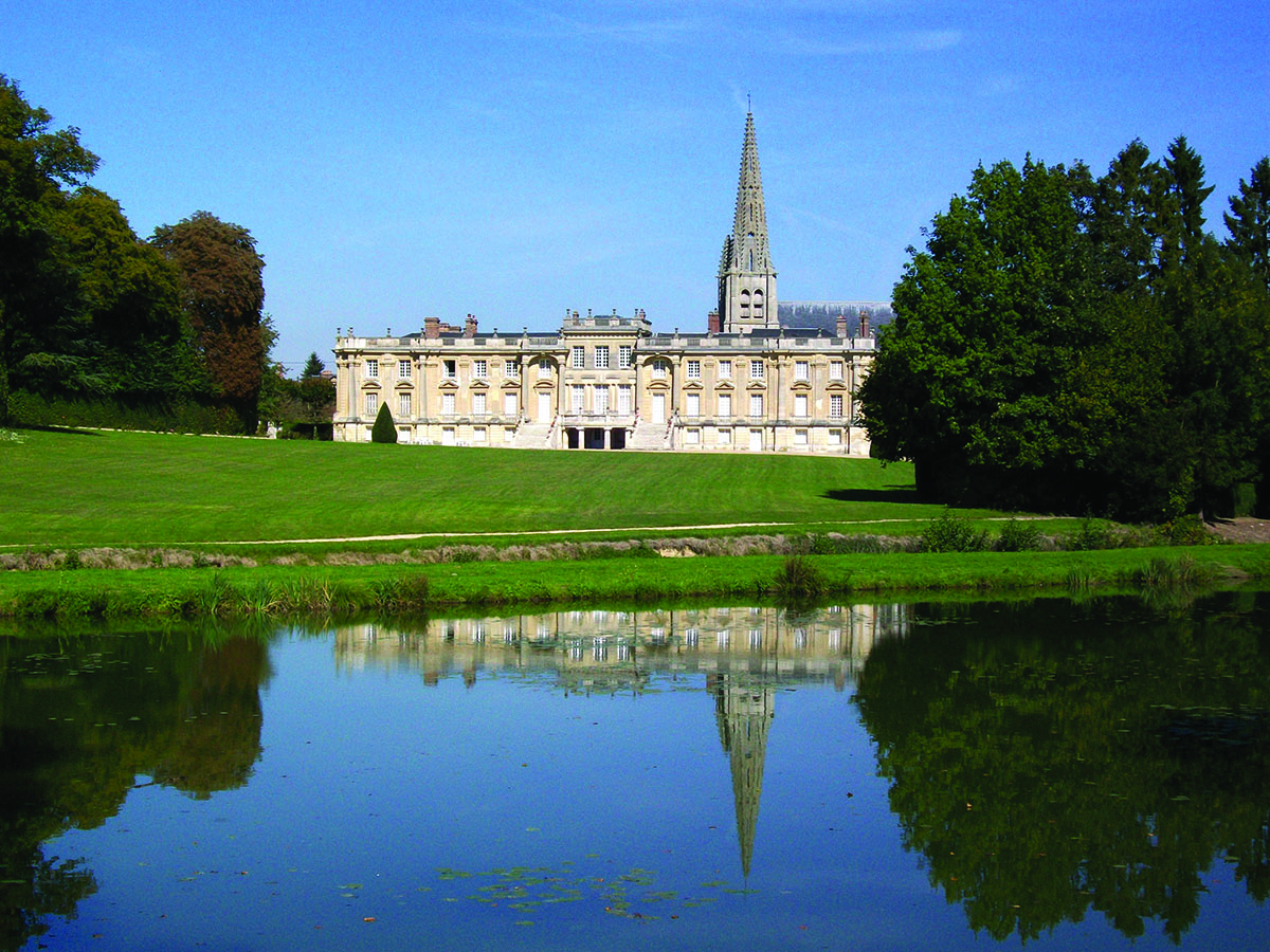 Le Chteau de Versigny et son grand canal